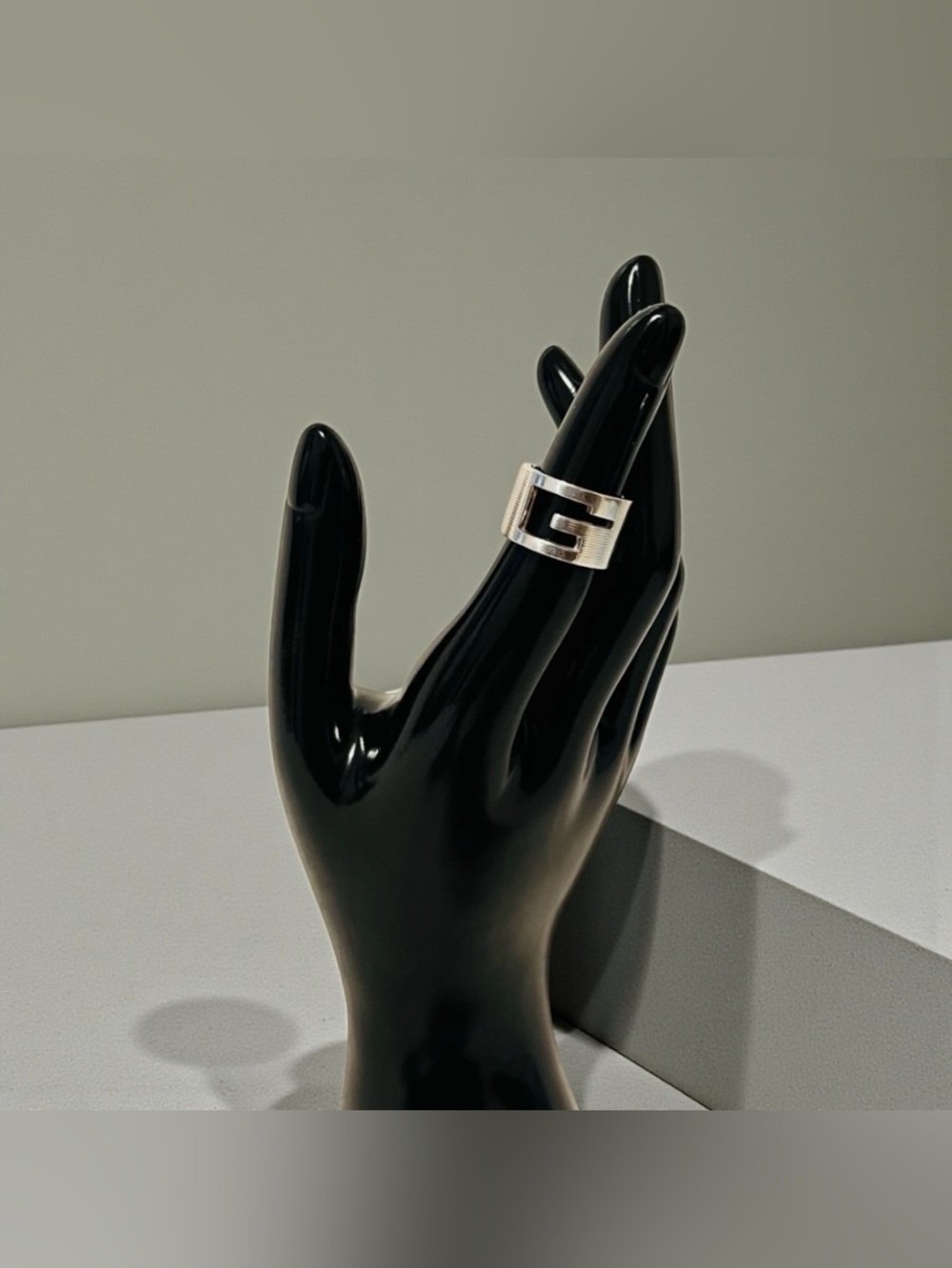 Gucci Cutout G Thick Band Silver Ring